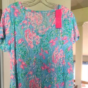 NWT-Lilly Pullitzer Etta V-neck short sleeve shirt